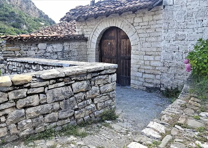 Dhimitri\'S Guest House